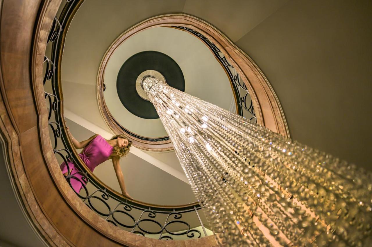 Grand Hyatt Amman Hotel Luaran gambar The spiral staircase