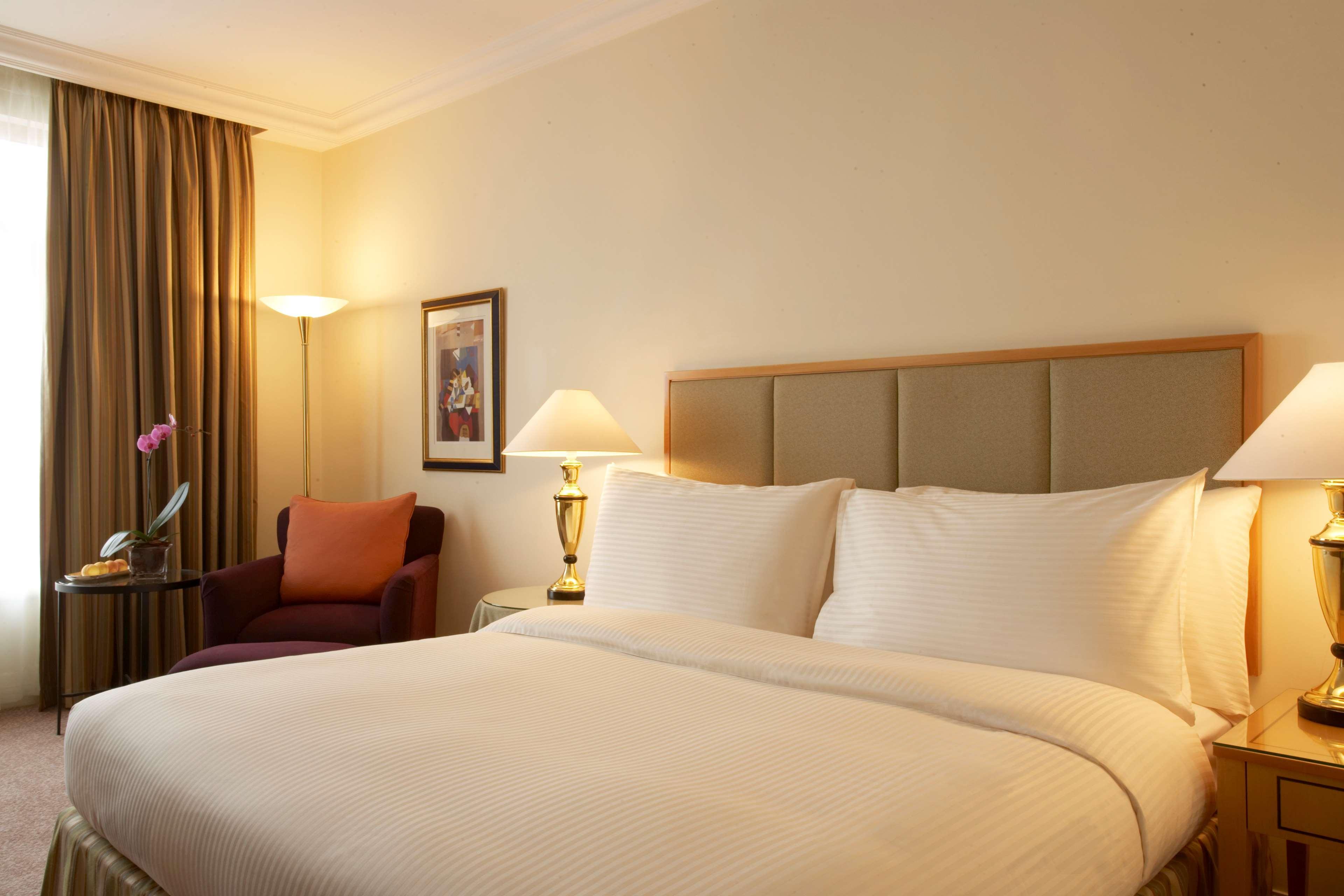 Grand Hyatt Amman Hotel Luaran gambar A bedroom at the hotel