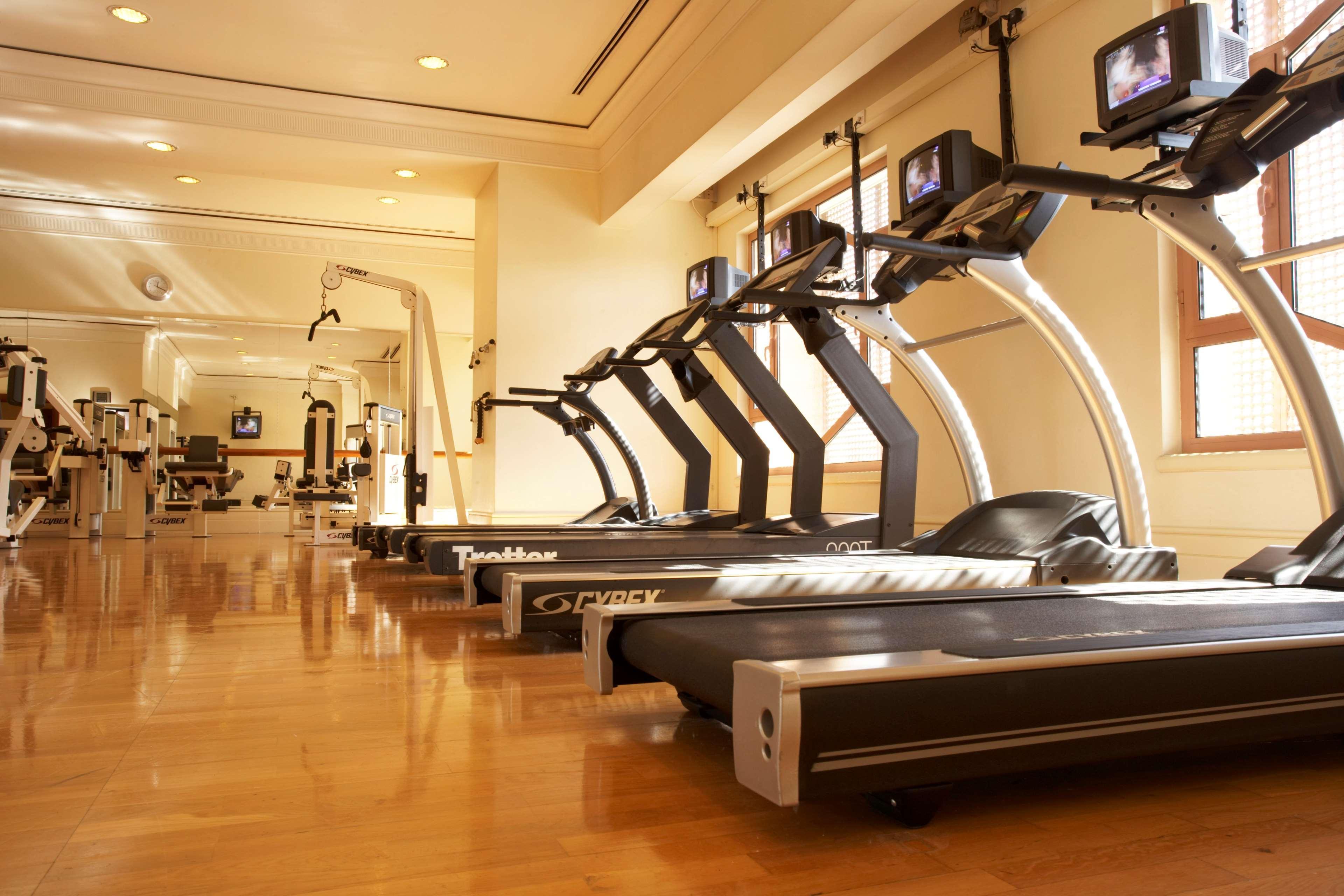 Grand Hyatt Amman Hotel Luaran gambar A row of treadmills