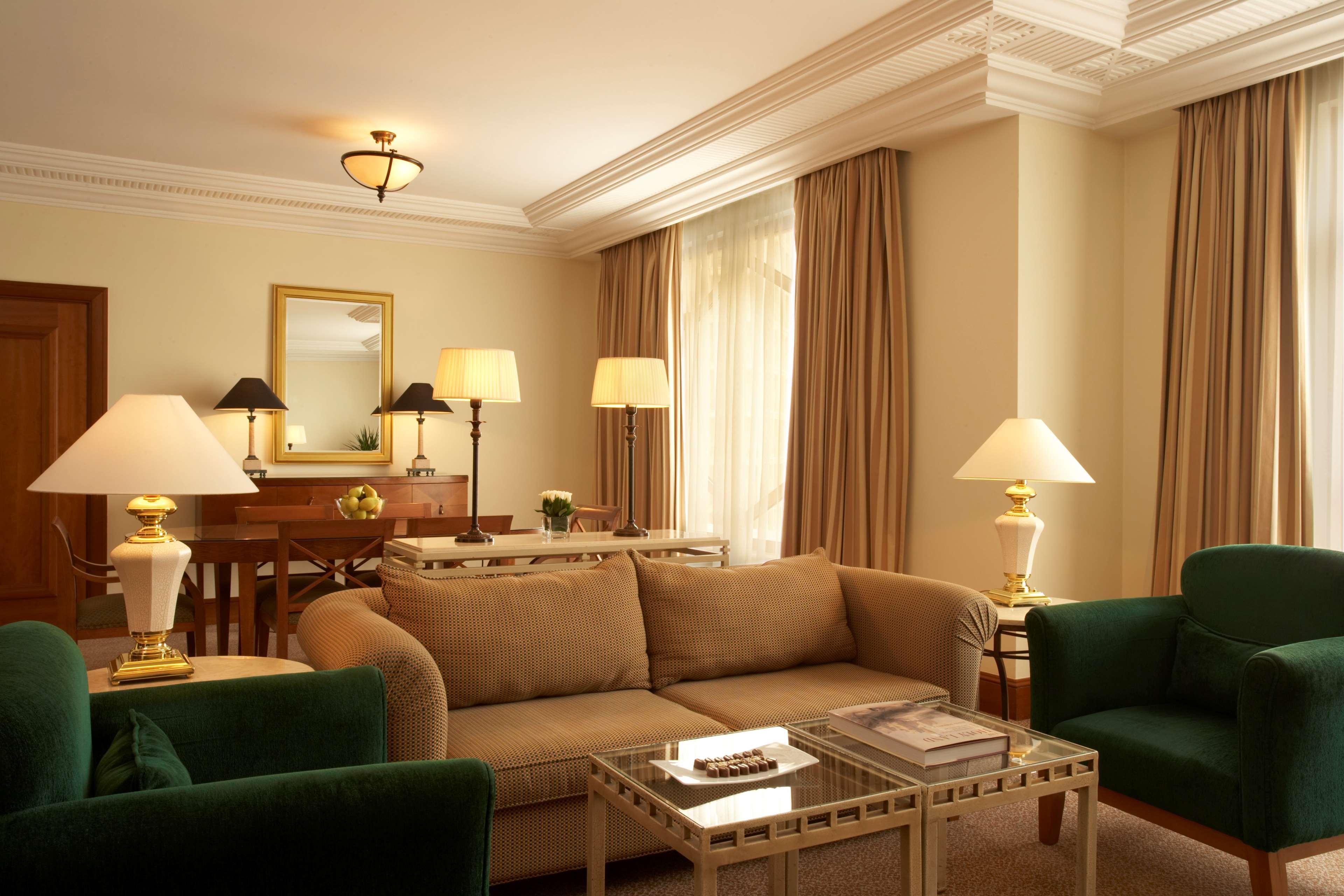 Grand Hyatt Amman Hotel Luaran gambar A suite at the hotel